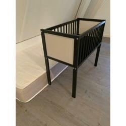 Babywiegje Bebies first incl matrasje
