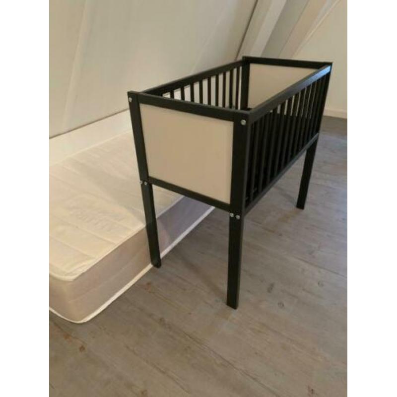 Babywiegje Bebies first incl matrasje