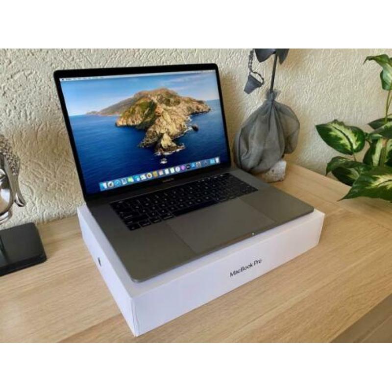 Macbook Pro 15" TouchBar 2017 2.9 I7 16GB+1TB SSD 5 Cycli