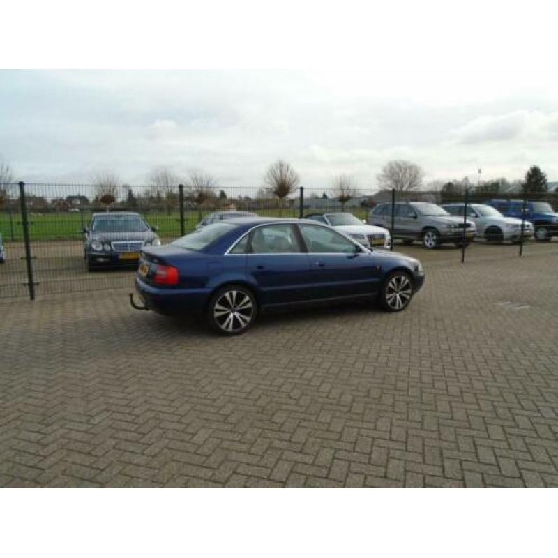 Audi A4 2.4-V6 AUTOMAAT AIRCO APK NIEUW