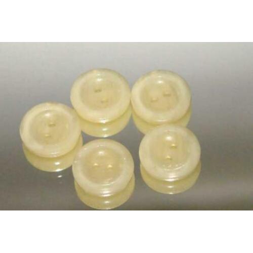 Vintage kunststof knopen nr C606 creme