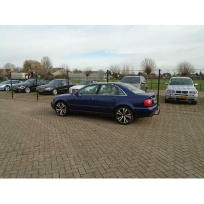 Audi A4 2.4-V6 AUTOMAAT AIRCO APK NIEUW