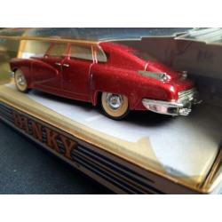 Dinky Collection Tucker Torpedo ’48 rood metallic – DY11
