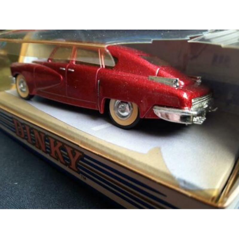 Dinky Collection Tucker Torpedo ’48 rood metallic – DY11