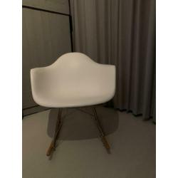 Schommelstoel Eames replica RAR