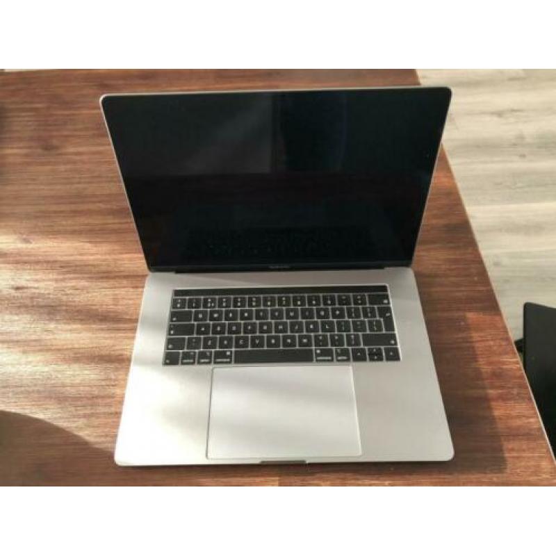 Apple MacBook Pro 2018 15,4" i7 2,6 GHz, 512GB met AppleCare
