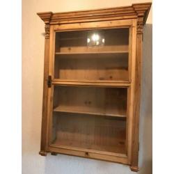 Grenen servies kast met glazen deur