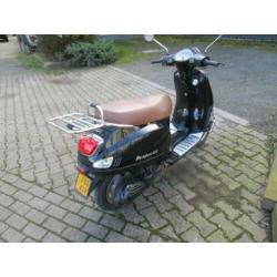 benda riva brom scooter dus met hem maar 5600 gereden