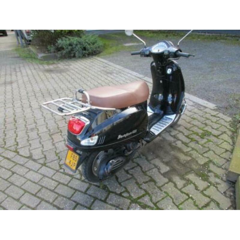 benda riva brom scooter dus met hem maar 5600 gereden