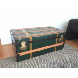 Oude kist. Salontafel
