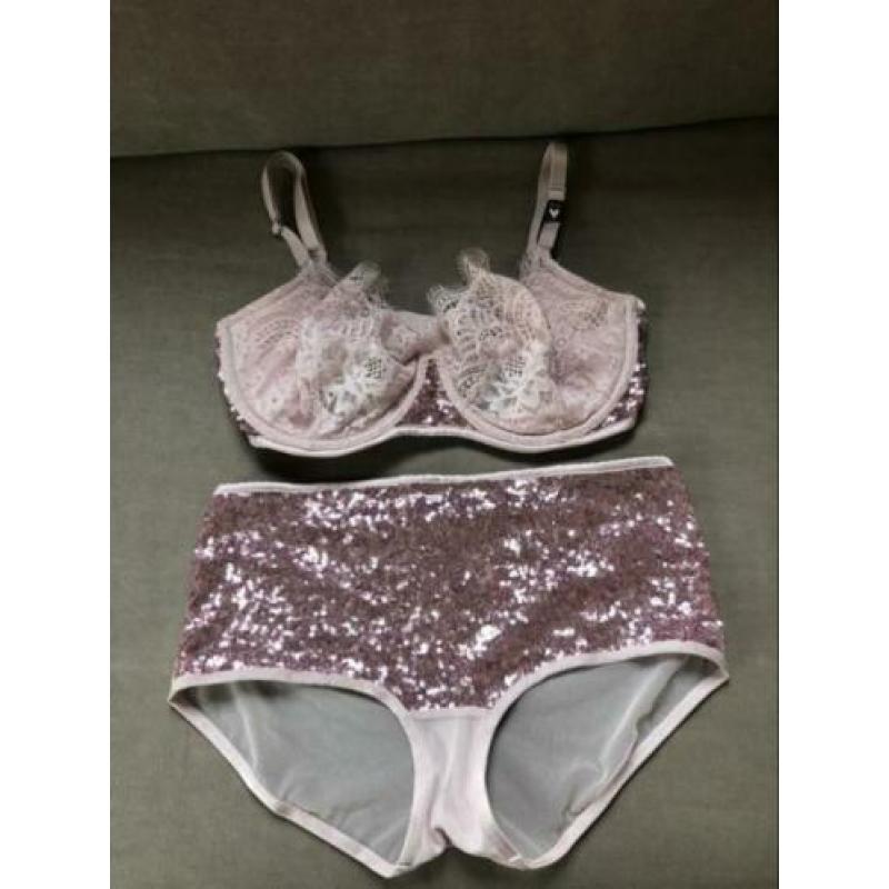 Victoria’s secret kanten bh 75DD en pailetten slip S