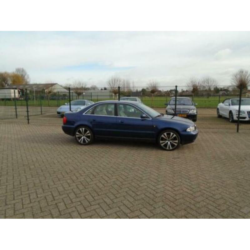 Audi A4 2.4-V6 AUTOMAAT AIRCO APK NIEUW