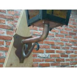 Koperen buitenlamp DE NOOD Model Dishoek met bronzen muurarm