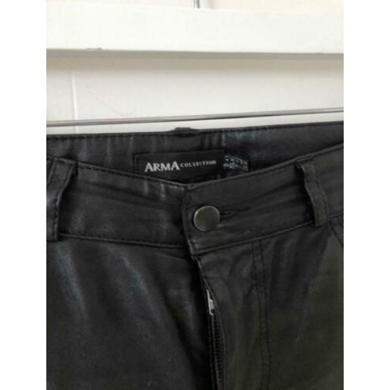 40=ARMA= ZWART echt leren BROEK (nw 600,00 )BIJENKORF