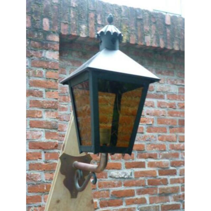 Koperen buitenlamp DE NOOD Model Dishoek met bronzen muurarm