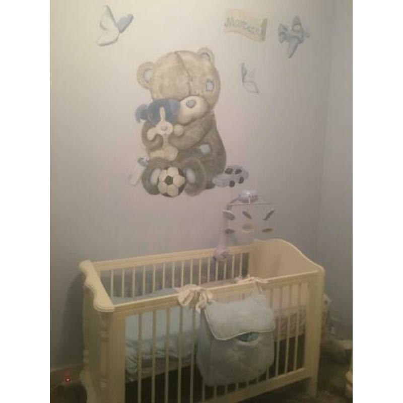 Babykamer Ledikant commode kledingkast muurplank baby's only