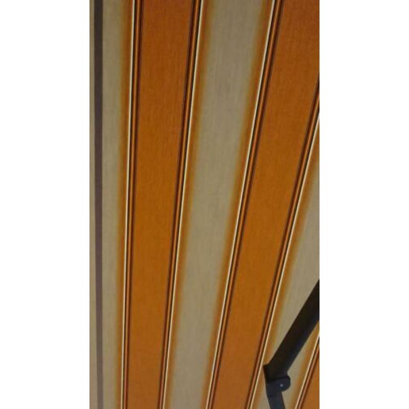 Zonnescherm,knikarm 3,50m breed 2,7m uitval elektrisch+licht