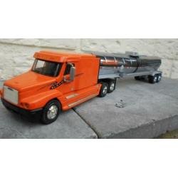 '2X Schneider Freightliner Tractor Trailer 64 ERTL Matchbox