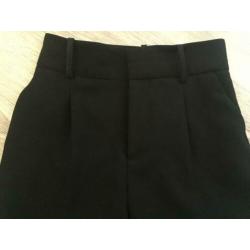 Nieuwe zwarte broek, Zara