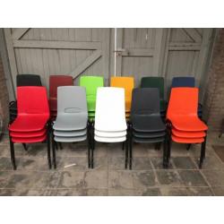 Nieuwe kunststof kuipstoelen stapelbare kantinestoelen