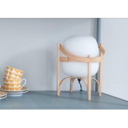Pas gekocht deze Santa & Cole tafellamp opaal glas hout lamp