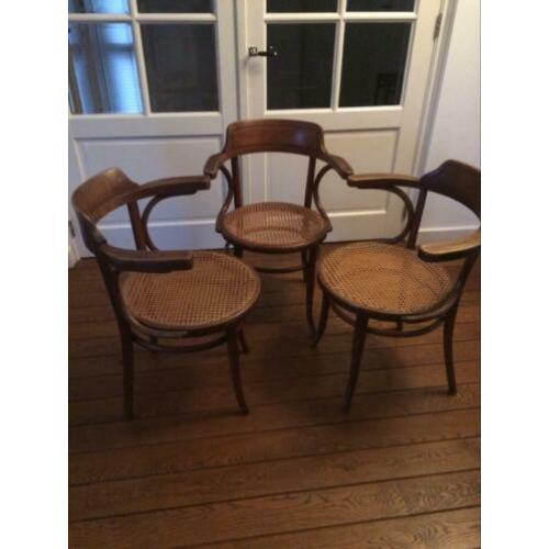 3 mooi geleefde armstoelen Thonet en Mundus