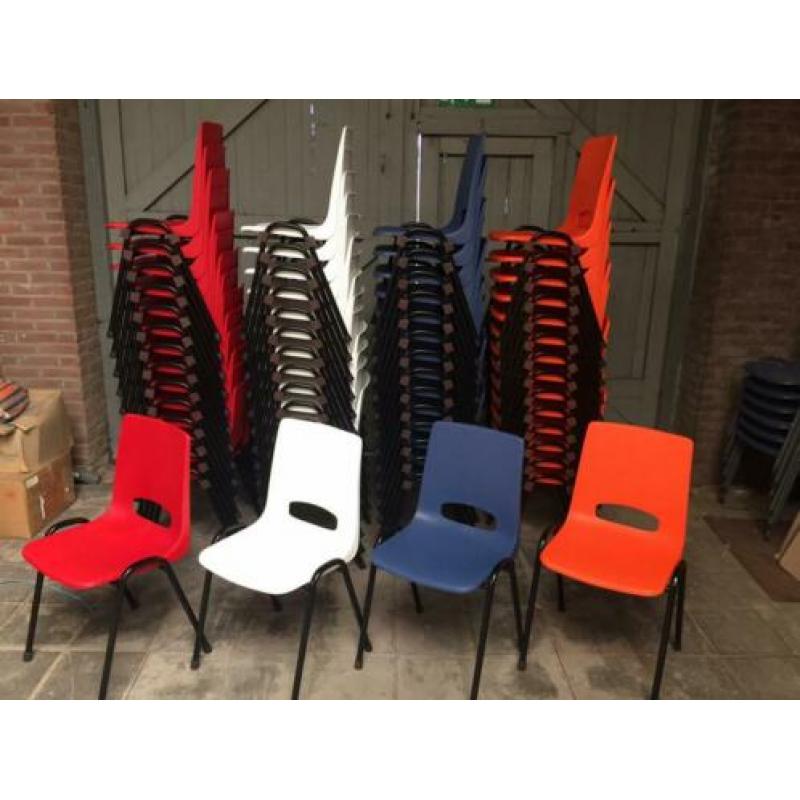 Nieuwe kunststof kuipstoelen stapelbare kantinestoelen