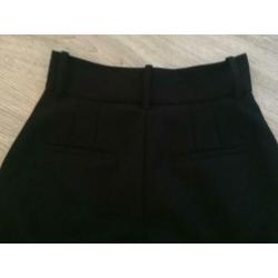 Nieuwe zwarte broek, Zara
