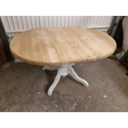 Prachtige ronde uitschuifbare tafel 110 x 78 hoog