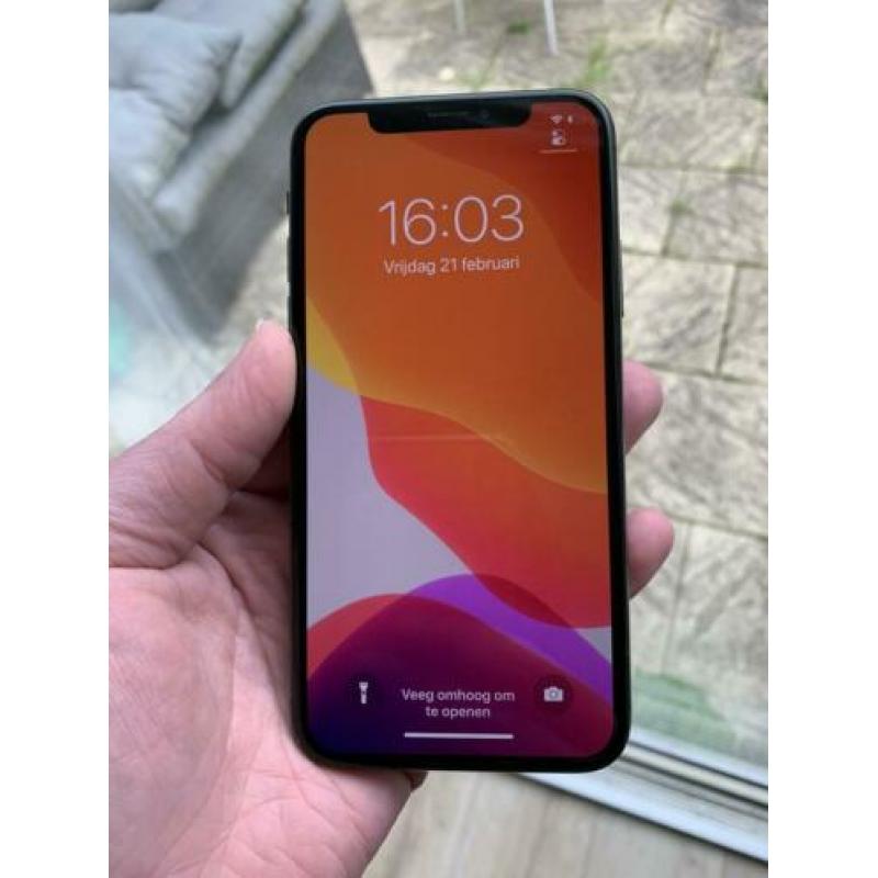 Leuke iphone x 64 gb met doos en toebehoren