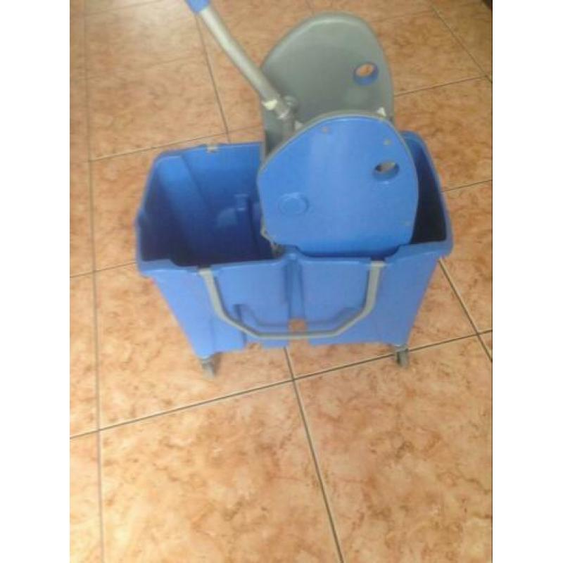 1 keer gebruikt schoonmaak trolly