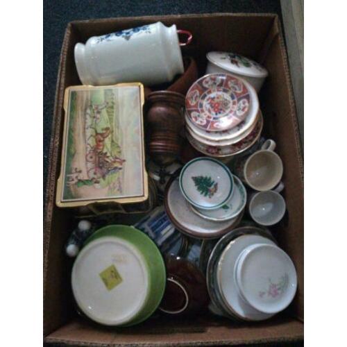 Grote doos met diverse soorten antieke servies