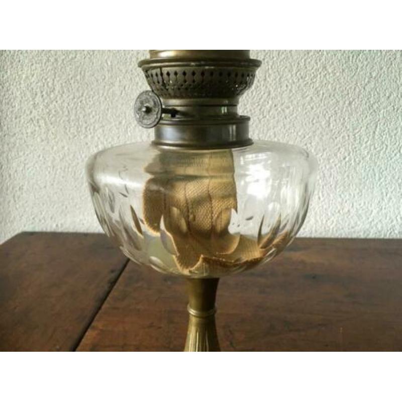 Antieke staande olielamp