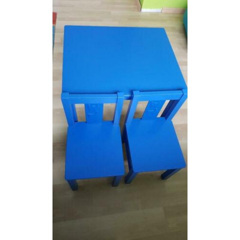 Tafeltje en 2 stoeltjes