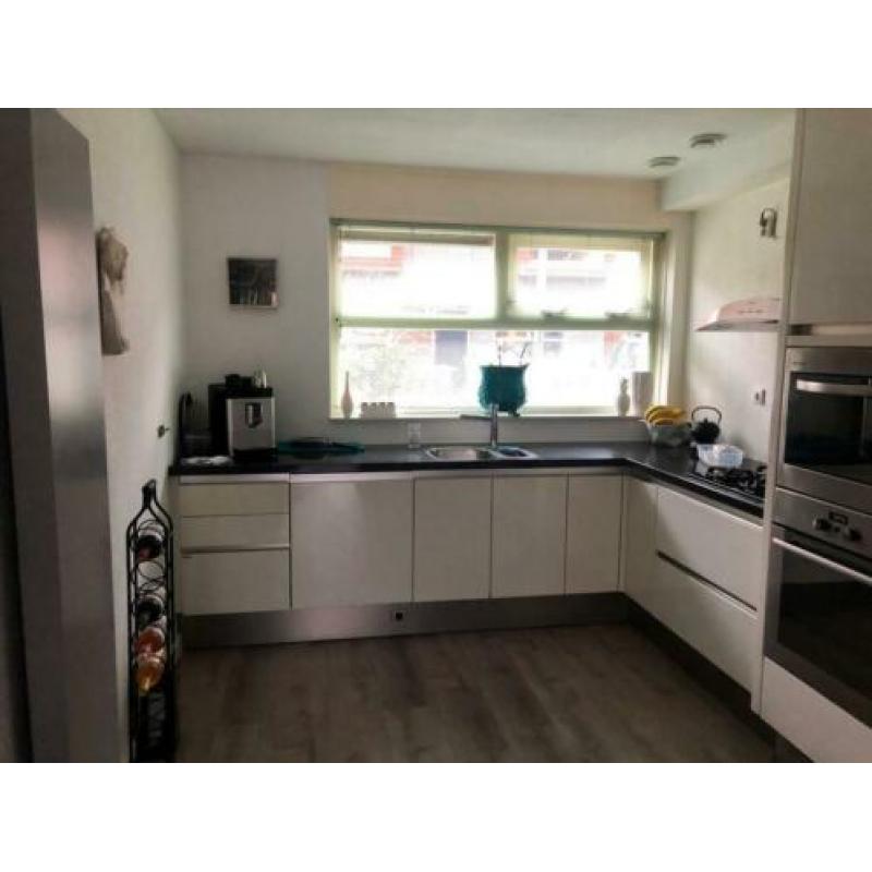 Siematic rvs keuken magnolia wit met apparatuur