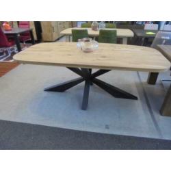 Nieuwe Tafel 210 x 100 cm. massieg Kikarhout, Metalen poot
