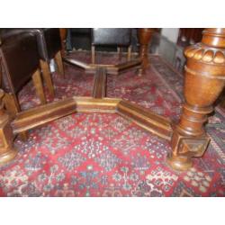 6 stoelen en antieke eiken balpoottafel lxbxh= 148x108x78cm