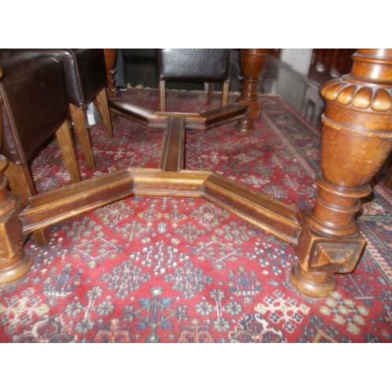 6 stoelen en antieke eiken balpoottafel lxbxh= 148x108x78cm
