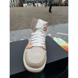 Air Jordan 1 Mid Milan size 42.5 in hand!