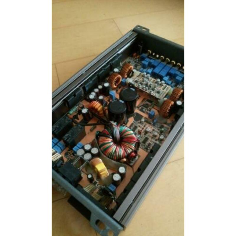 Ground Zero Uranium 4135DX 760w RMS 4ch auto versterker