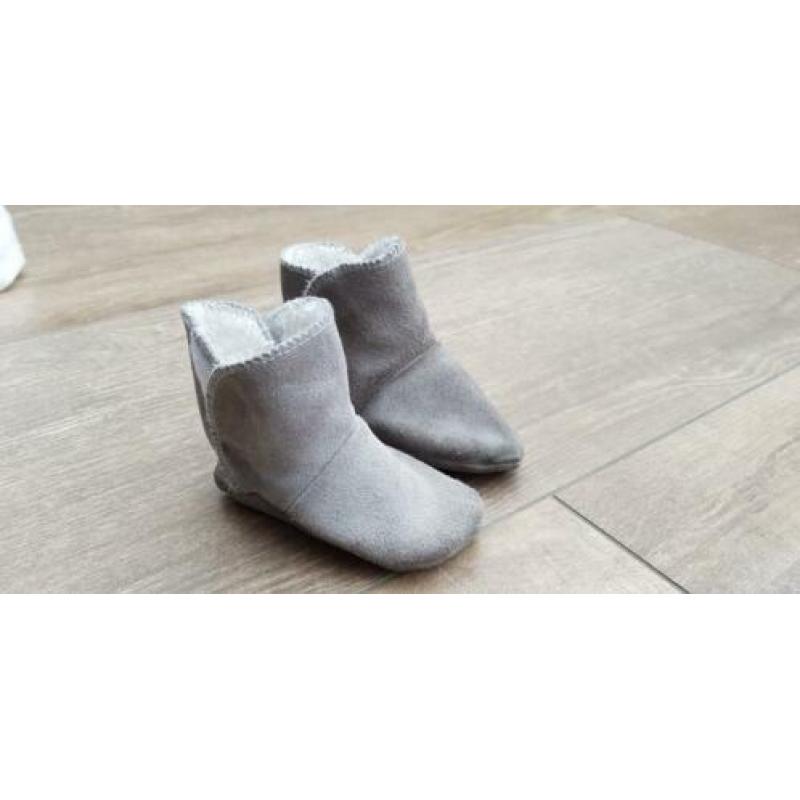 Babysteps laarsjes suède grijs gevoerd slofjes maat S