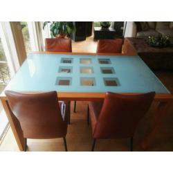 Design Italiaanse houten tafel met dubbel matglas.