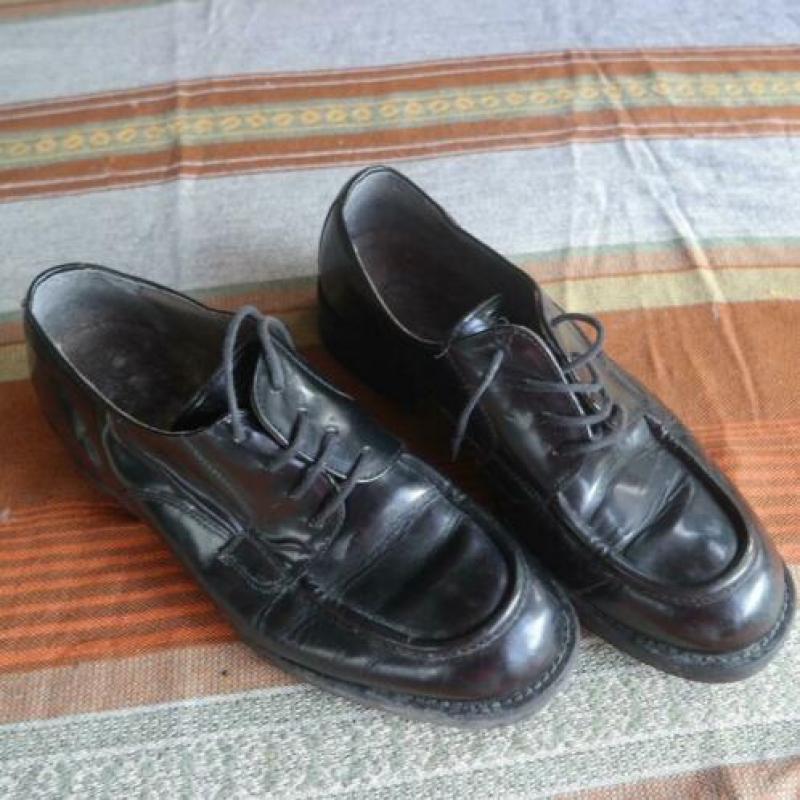 Zwarte nette herenschoenen. mt 44. hand made in italy. alays