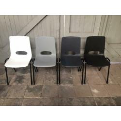 Nieuwe kunststof kuipstoelen stapelbare kantinestoelen