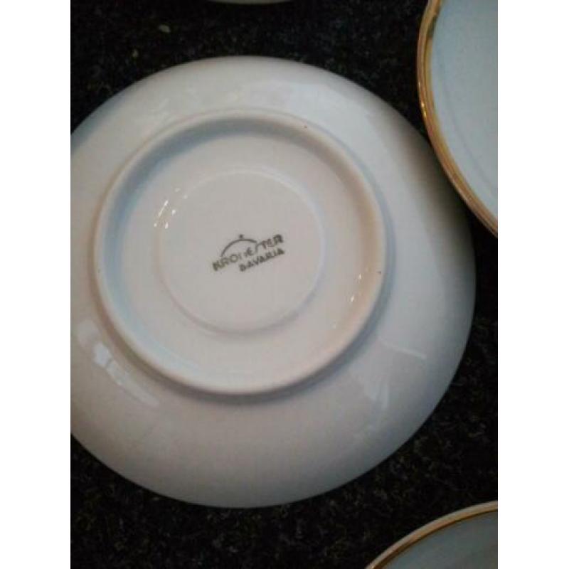 Grote doos met diverse soorten antieke servies