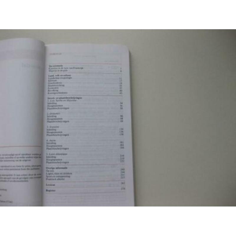 ANWB reisgids Loiredal. 275 blz. (3). Zie andere reisgidsen.