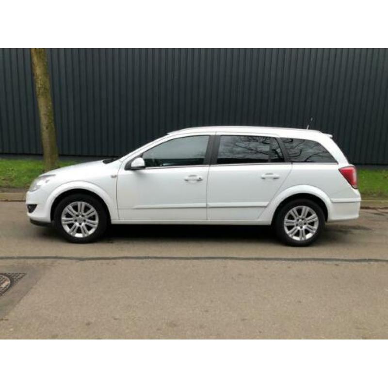 Opel Astra Wagon 1.6 Executive Nieuwe apk, Navigatie, Climat