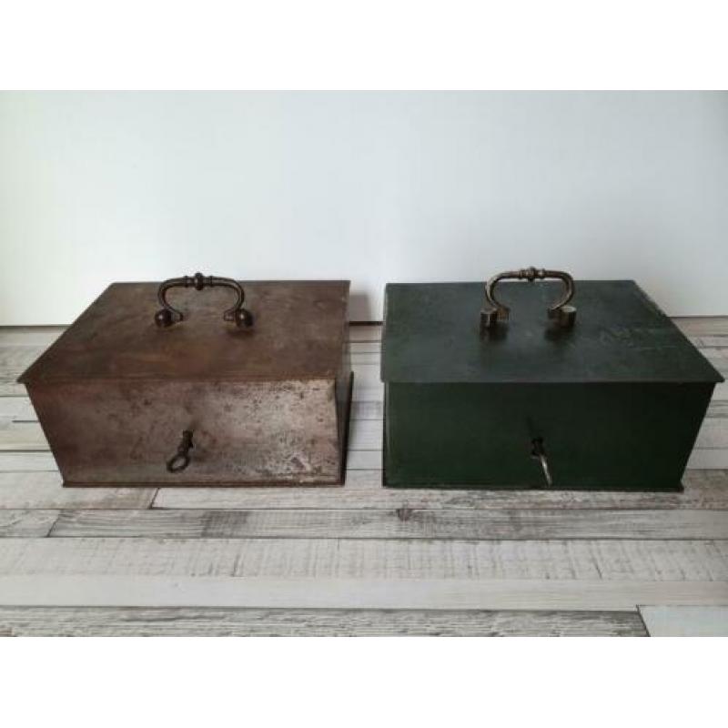 Antieke Beaumont kluisjes met sleutel €25 p/st
