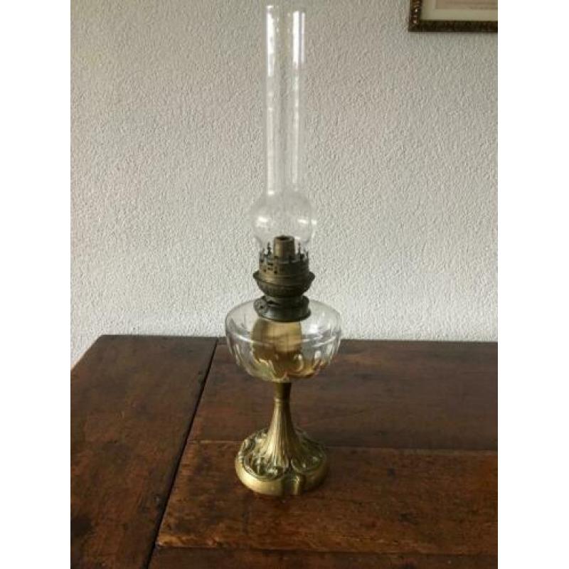 Antieke staande olielamp