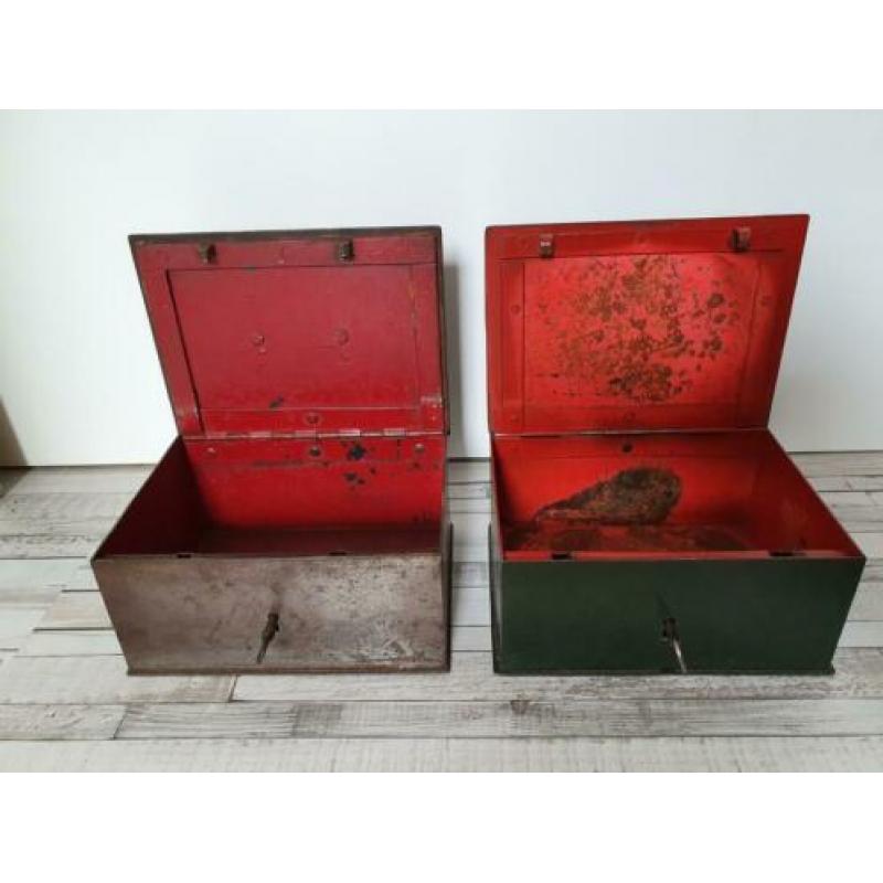Antieke Beaumont kluisjes met sleutel €25 p/st